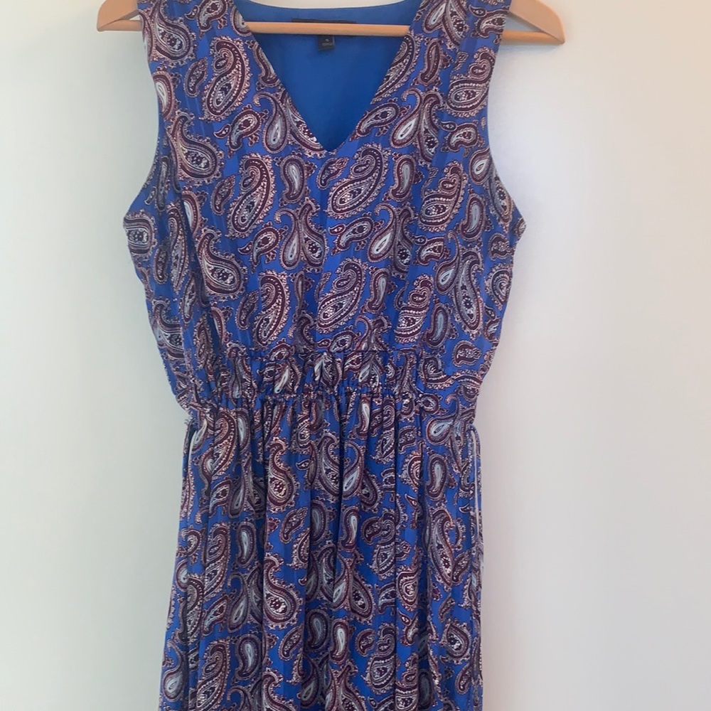 Banana Republic paisley maxi dress. Excellent condition. Worn twice.